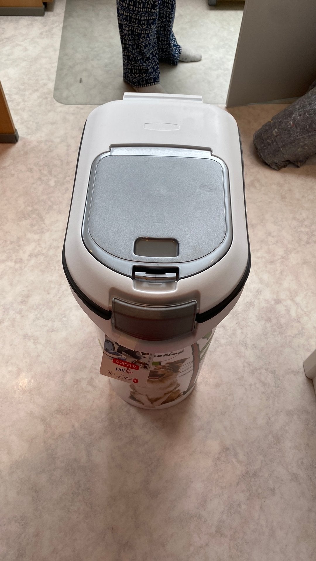 Curver Voedselcontainer Hond 20KG met schepje kan er in, Maison & Meubles, Accessoires pour la Maison | Poubelles, Enlèvement