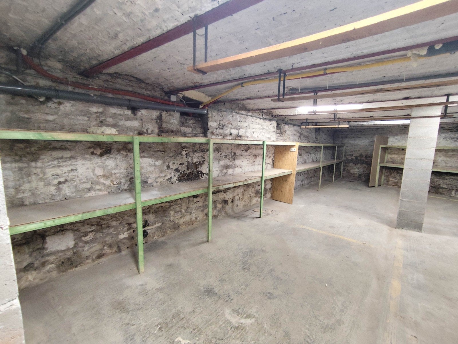 À louer petit entrepôt 69 M2.