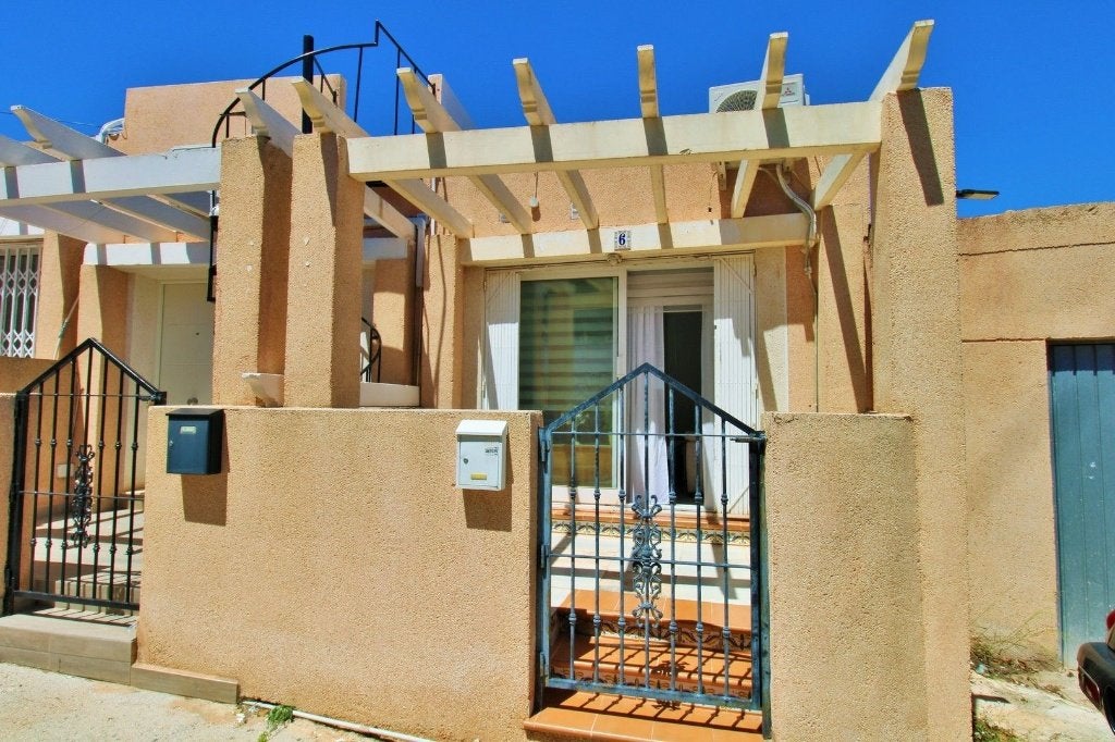 Bungalow te koop met een laag budget in Orihuela Costa, Immo, Buitenland, Orihuela Costa, Dorp, Spanje, Woonhuis