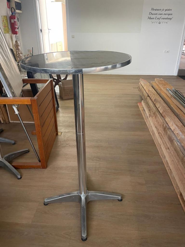 Partytafel  7 stuks met 6 x witte doeken en strekken, Enlèvement, Comme neuf