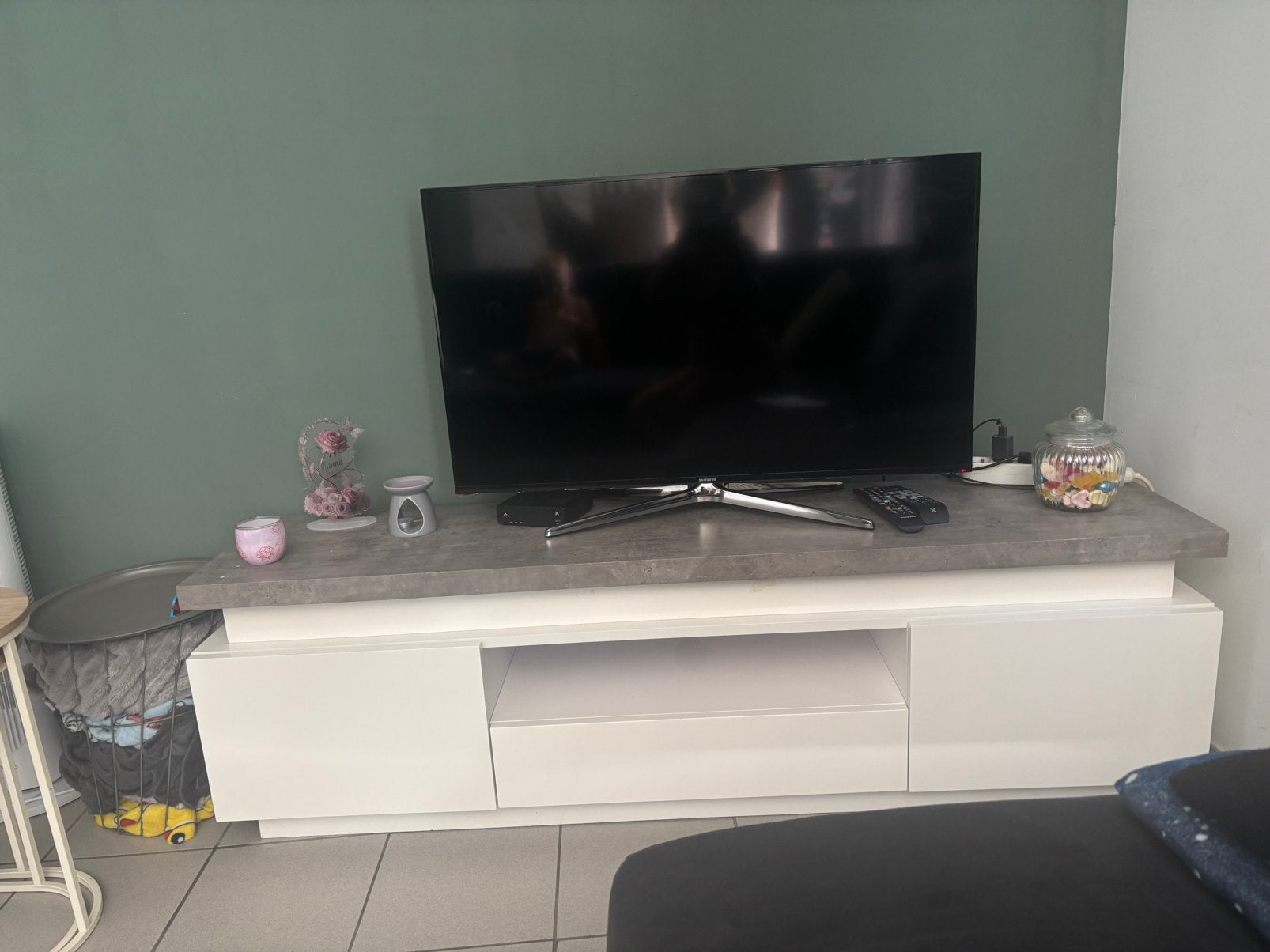 tv kast, Enlèvement, Comme neuf