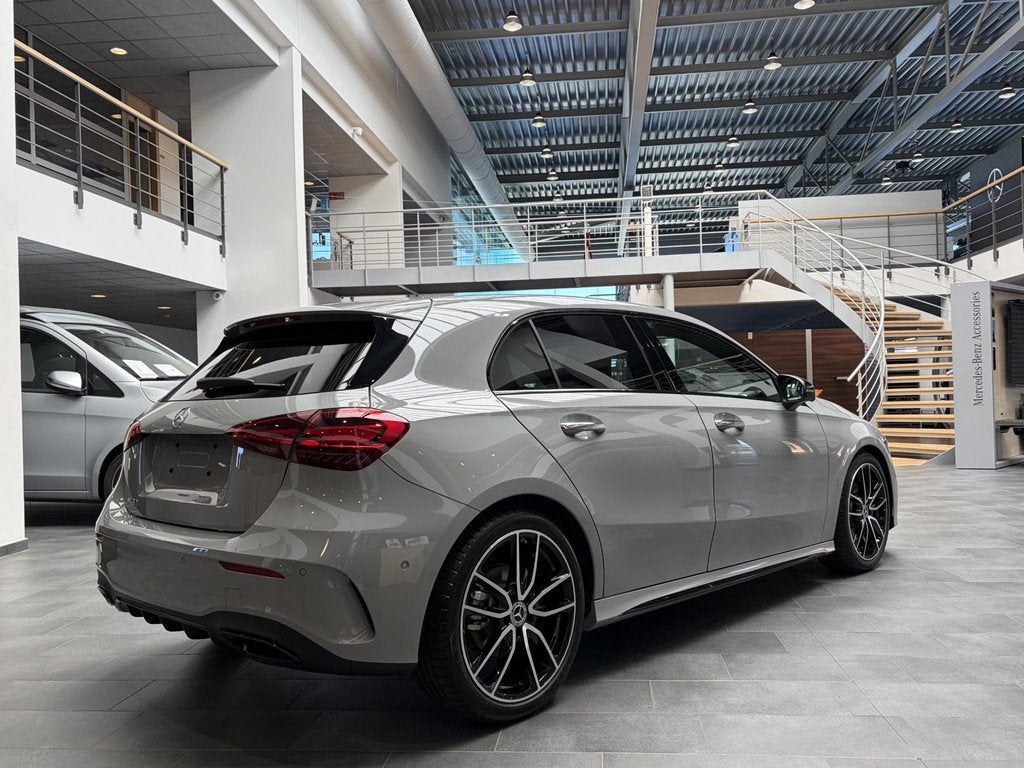 Mercedes-Benz A-Klasse A 180 Star Edition (automatique), Achat, 1440 kg, Entreprise, 5 portes