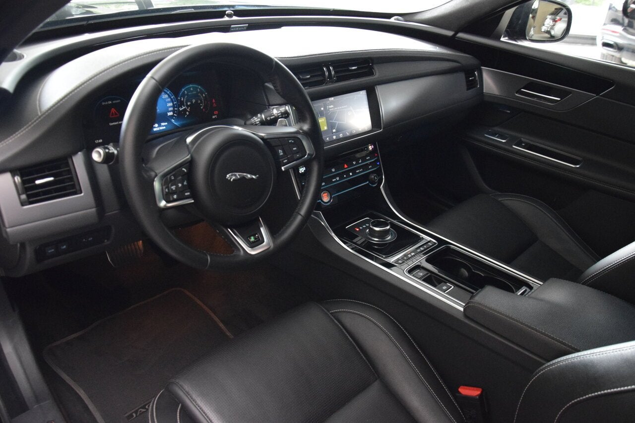 Jaguar XF Sportbrake 2.0 T R-Sport Black Edition 06/2020, Auto's, Jaguar, 174 g/km, 4 cilinders, 0 kg, Zwart