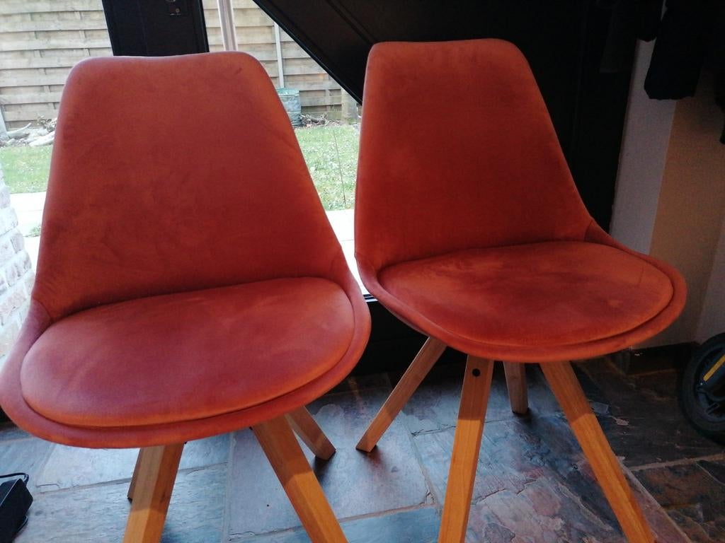 2 stoelen in roze kleur, Huis en Inrichting, Stoelen, Ophalen