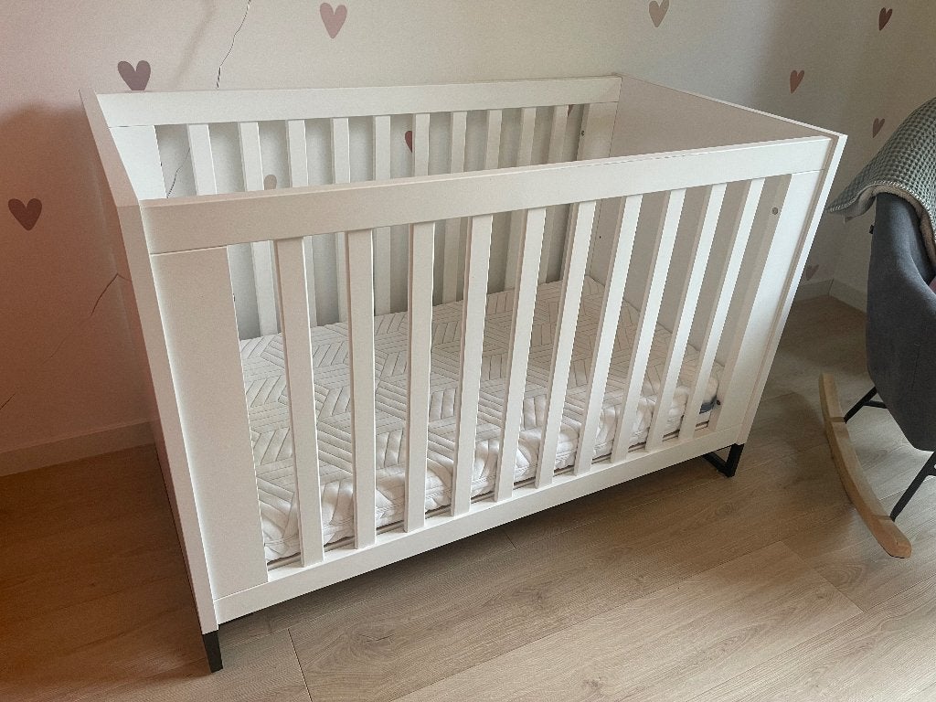Babybedje + kwalitatieve matras, Ophalen, Gebruikt, Ledikant