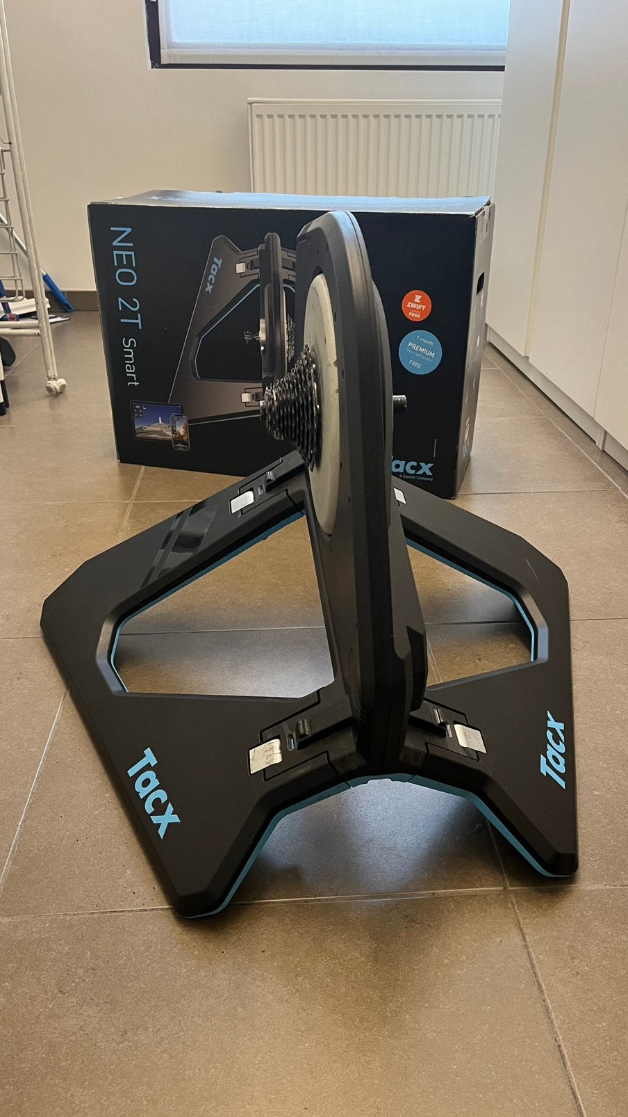 Tacx NEO 2T Smart T2875.61 + cassette + wielsteun + adapters, Ophalen, Gebruikt