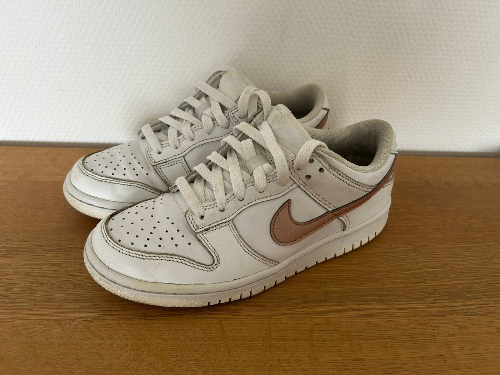 Wit lederen Nike Dunk Low White Pink maat 38, Vêtements | Femmes, Chaussures, Enlèvement ou Envoi, Sneakers et Baskets, Comme neuf