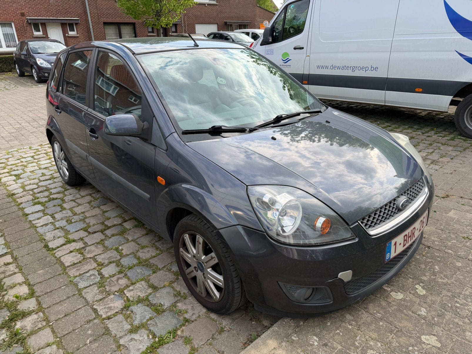 Ford Fiesta 1.3 essence version Ghia, voiture économique, Cuir, Argent ou Gris, Boîte manuelle, 5 portes