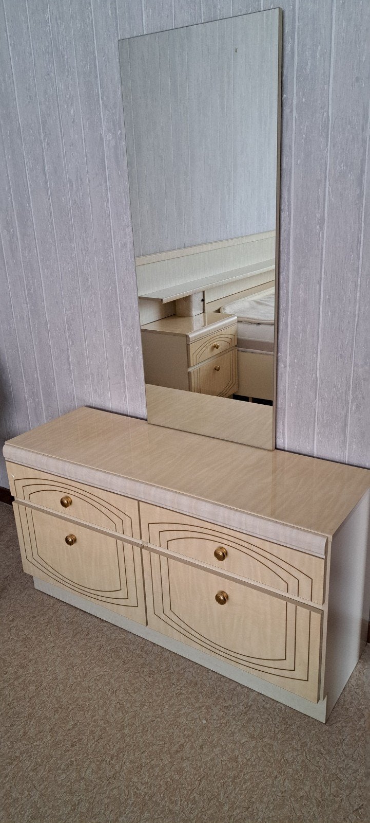 bed en kastjes, Enlèvement
