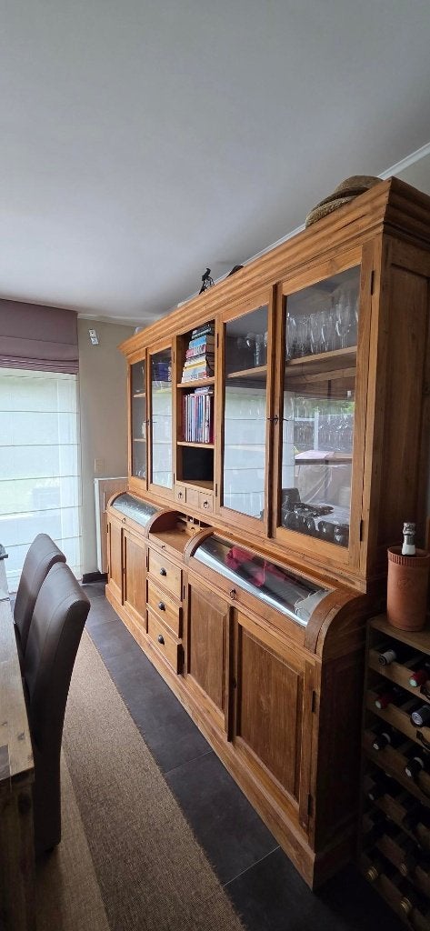 Ancien meuble buffet de boulangerie, Maison & Meubles, Armoires | Buffets, Comme neuf, 200 cm ou plus, 200 cm ou plus, 50 à 75 cm