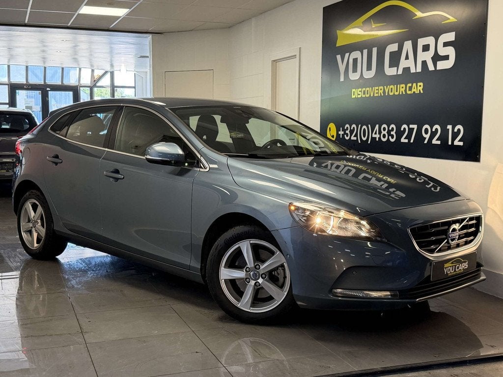Volvo V40 1.6 T3 Momentum R-Design 1 Jaar Garantie, Autos, Volvo, Achat, https://public.car-pass.be/vhr/de3a634f-fb01-4831-b513-41c01b760db1