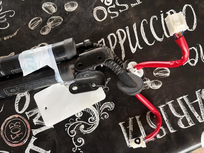 Kit amortisseur gaz hayon d'un Mazda CX-5, -, 3 mois de garantie, Mazda, Utilisé