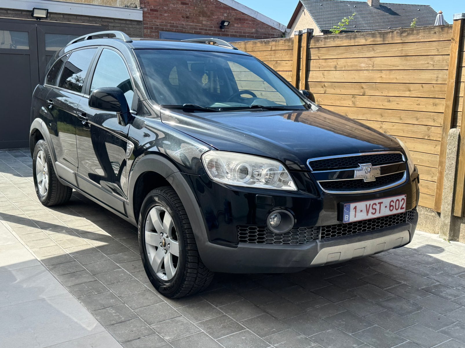 Chevrolet Captiva benzine 7 zitplaatsen met keuring, Auto's, Chevrolet, Voorwielaandrijving, Zwart, 4 cilinders, Leder