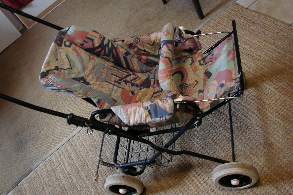 kinder buggy met regenkap en voetenzak : opplooibaar, Kinderen en Baby's, Buggy's, Ophalen, Gebruikt, Overige merken, Verstelbare rugleuning