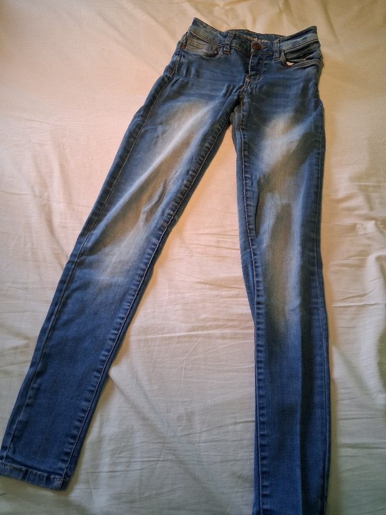 gebleekte jeansbroek - maat 27/32, Vêtements | Femmes, Jeans, Enlèvement ou Envoi, W27 (confection 34) ou plus petit, Porté, Bleu