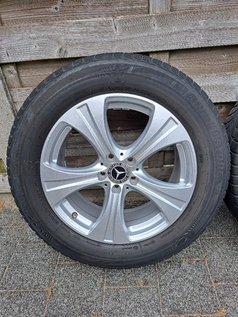 Jantes en aluminium Mercedes avec pneus d'hiver, Autos : Pièces & Accessoires, Pneus et Jantes, Pneus hiver, Véhicule de tourisme