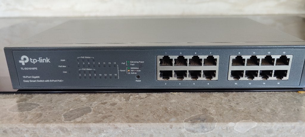 TP-Link TL-SG1016D 16-Poorts Gigabit Switch, Informatique & Logiciels, Commutateurs réseau, Enlèvement ou Envoi, Utilisé
