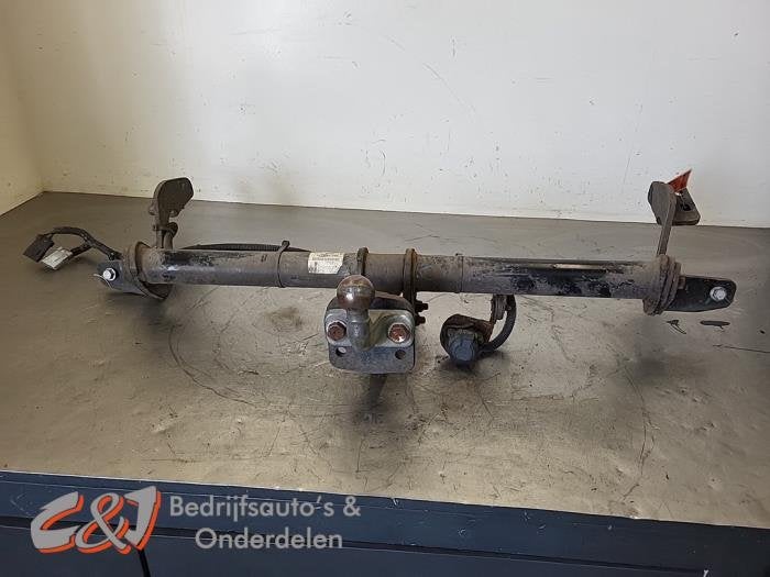 Trekhaak van een Opel Combo, Gebruikt, -, -, Opel