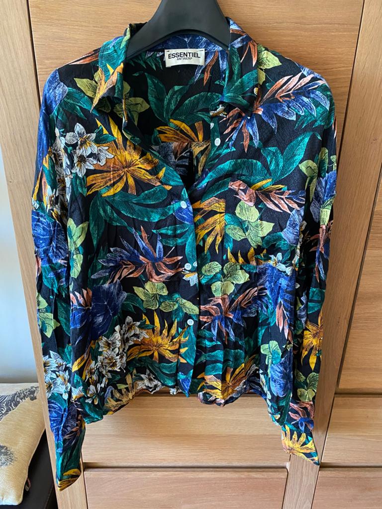 Multicolor blouse van essentieel maat XS, Kleding | Dames, Blouses en Tunieken, Zo goed als nieuw, Maat 34 (XS) of kleiner, Ophalen of Verzenden