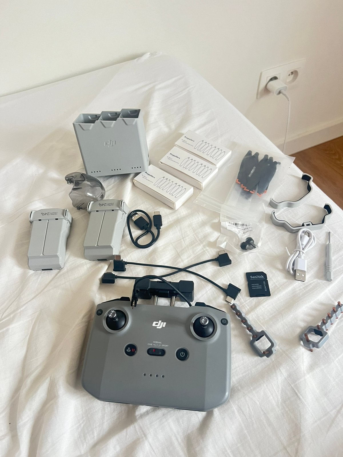 DJI Mini 3 Pro — RC-N1 + 2 batterijen + oplader +accessoires, Audio, Tv en Foto, Drones, Ophalen of Verzenden, Zo goed als nieuw