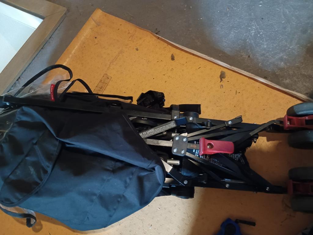 Poussette mc laren avec housse de pluie, Enlèvement
