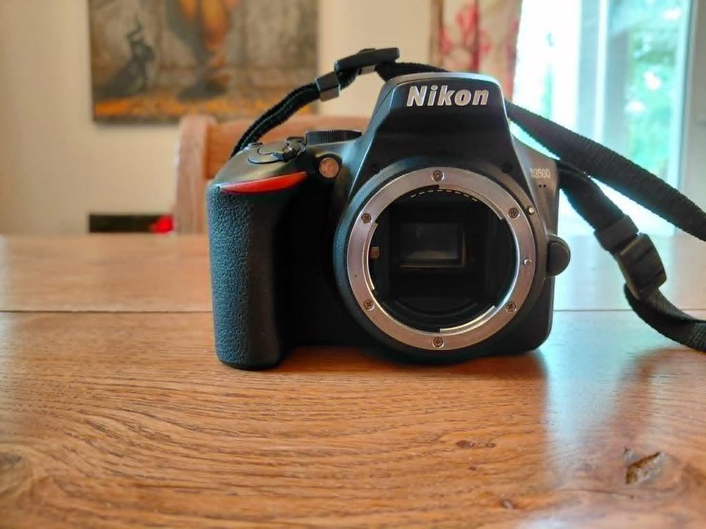Lot appareil photo Nikon D3500 + objectifs, Audio, Tv en Foto, Ophalen of Verzenden, Zo goed als nieuw, 4 t/m 7 keer, Nikon