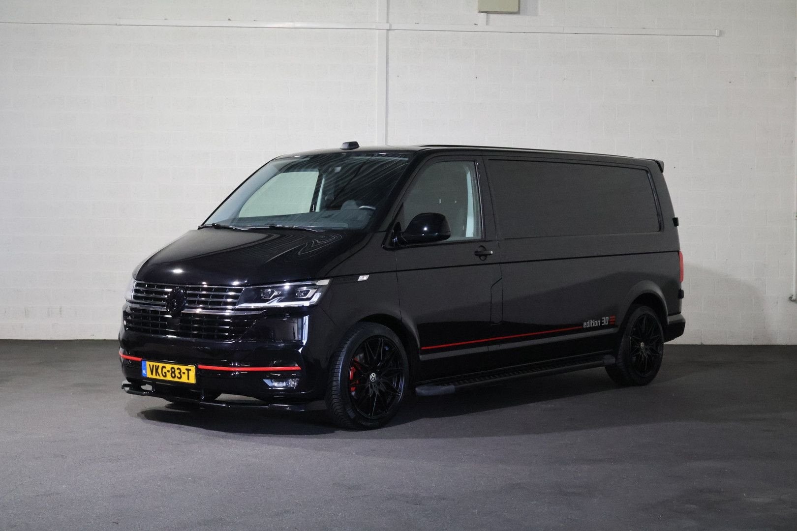 Volkswagen Transporter 2.0 TDI 150pk L2 H1 35 Jaar Derks Edi, Auto's, Automaat, Zwart, Diesel, Te koop