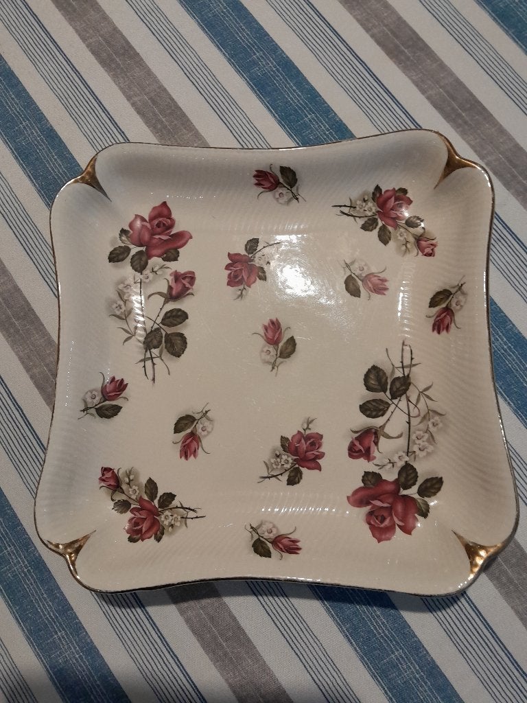 Boch keralux Plat carré motif fleuri ( roses) BE, Enlèvement ou Envoi