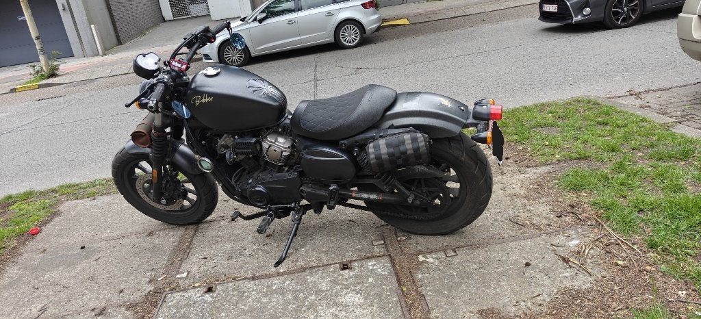 Hyosung Bobber 300, 2 cilinders, Chopper, Particulier, Minimaal motorrijbewijs A2