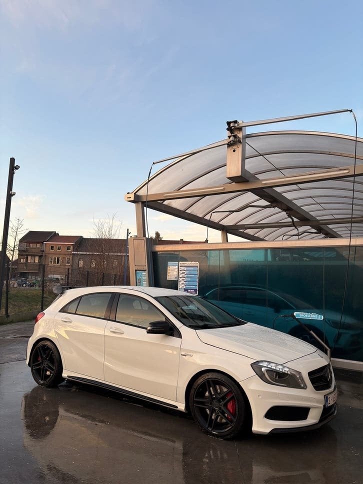 Mercedes A45 Amg met 420 pk!, Auto's, Automaat, Zwart, Wit, Bedrijf