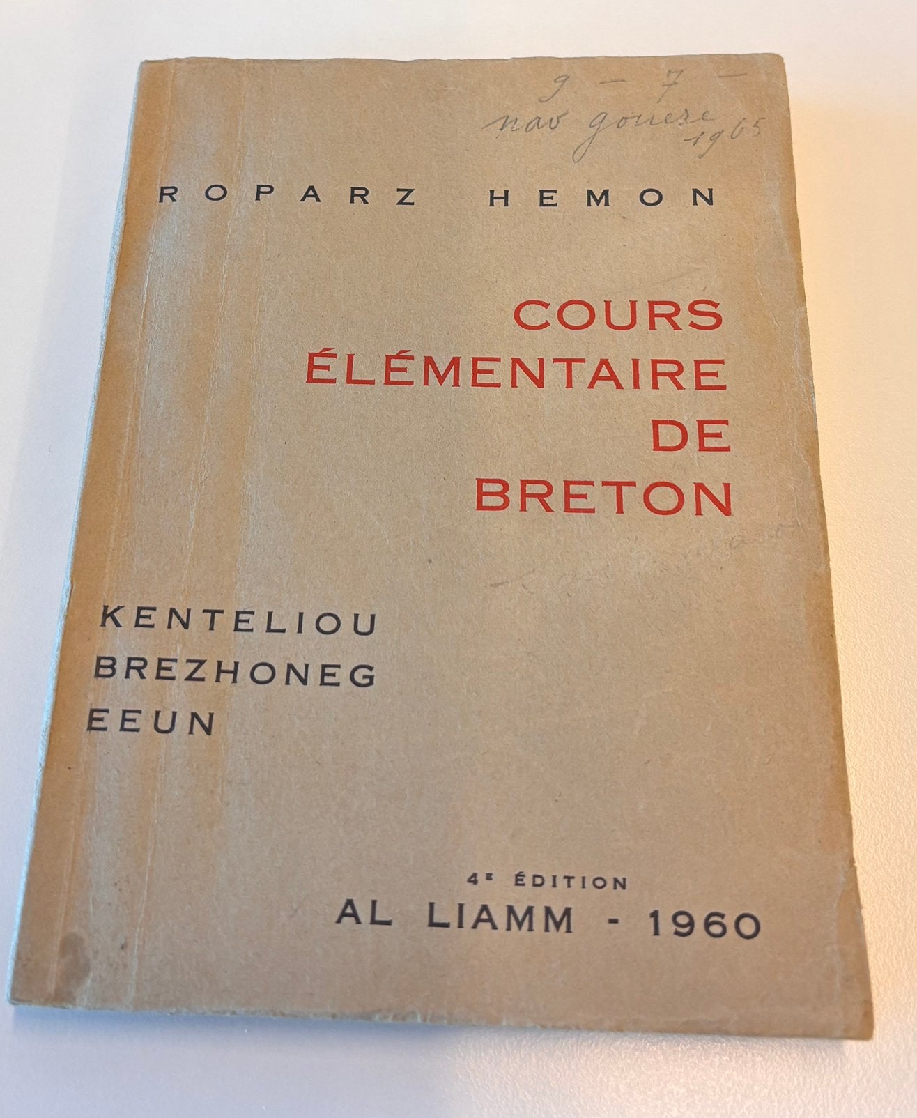 Cours élémentaire de breton (1960), Antiquités & Art, Enlèvement