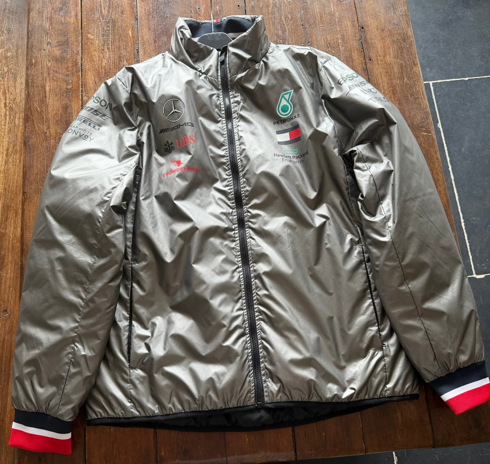 AMG Mercedes Petronas vest, ongedragen !! Maat L, Ophalen, Maat 52/54 (L)