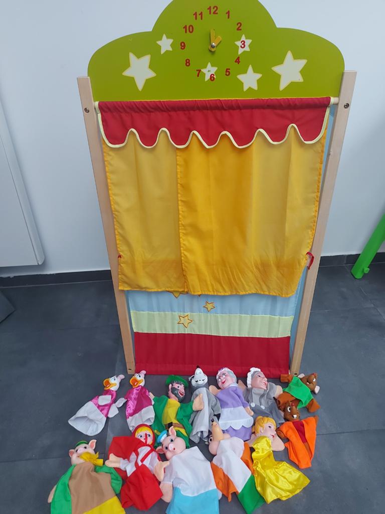 Poppenkast met poppen, Ophalen of Verzenden