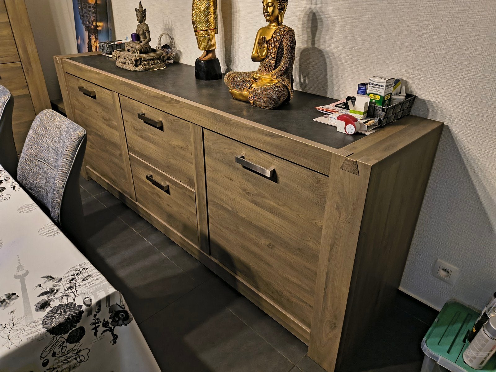Eetkamer prima staat., Enlèvement