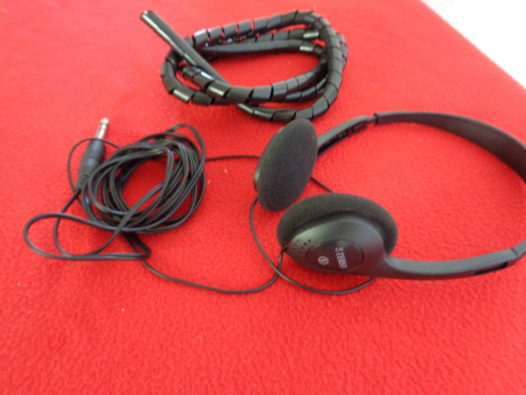 Casque Stéréo + 1 câble pour caché le fil., TV, Hi-fi & Vidéo, Casques audio, Envoi, Utilisé, Autres types, Noir