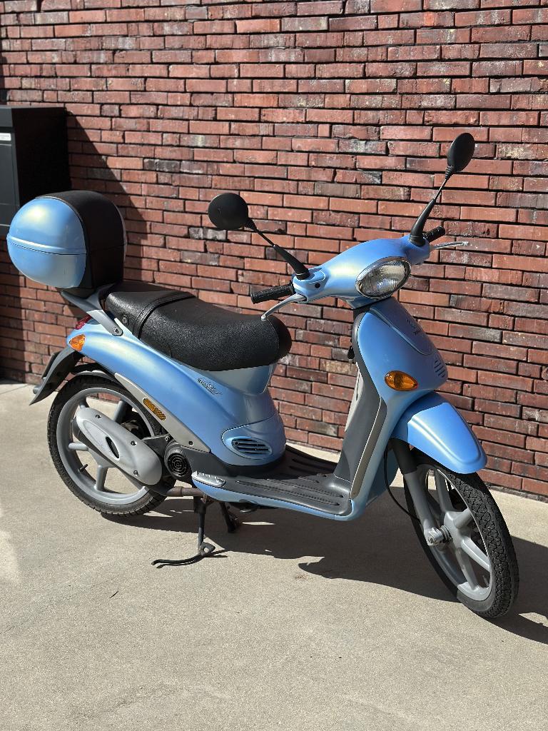 Piaggio Liberty 50 – 7.700 km – incl helm ! – Azzurro, Fietsen en Brommers, Scooters | Piaggio, Ophalen, Gebruikt, Overige modellen