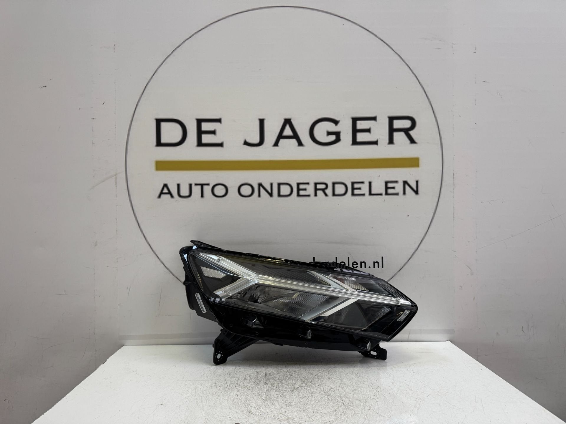 DACIA SANDERO 3 MK3 VOL LED KOPLAMP 260102586R RECHTS, Dacia, Automobile-Dacia SA, Dacia.contact@daciagroup.com, Utilisé