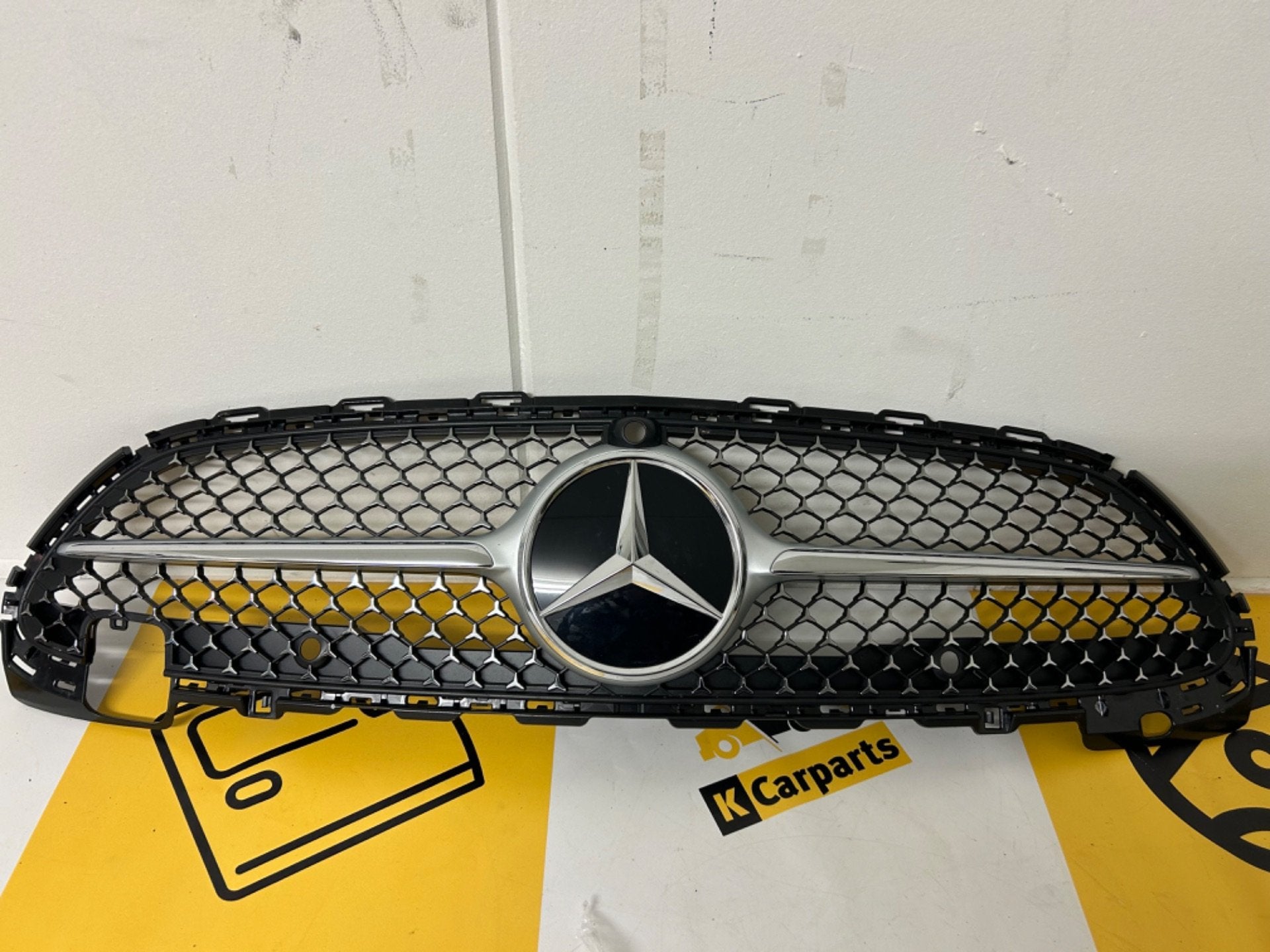 Grill AMG Mercedes C-klasse W206( A2068882100 origineel, Gebruikt, Mercedes-Benz AG, Voor, Mercedes-Benz