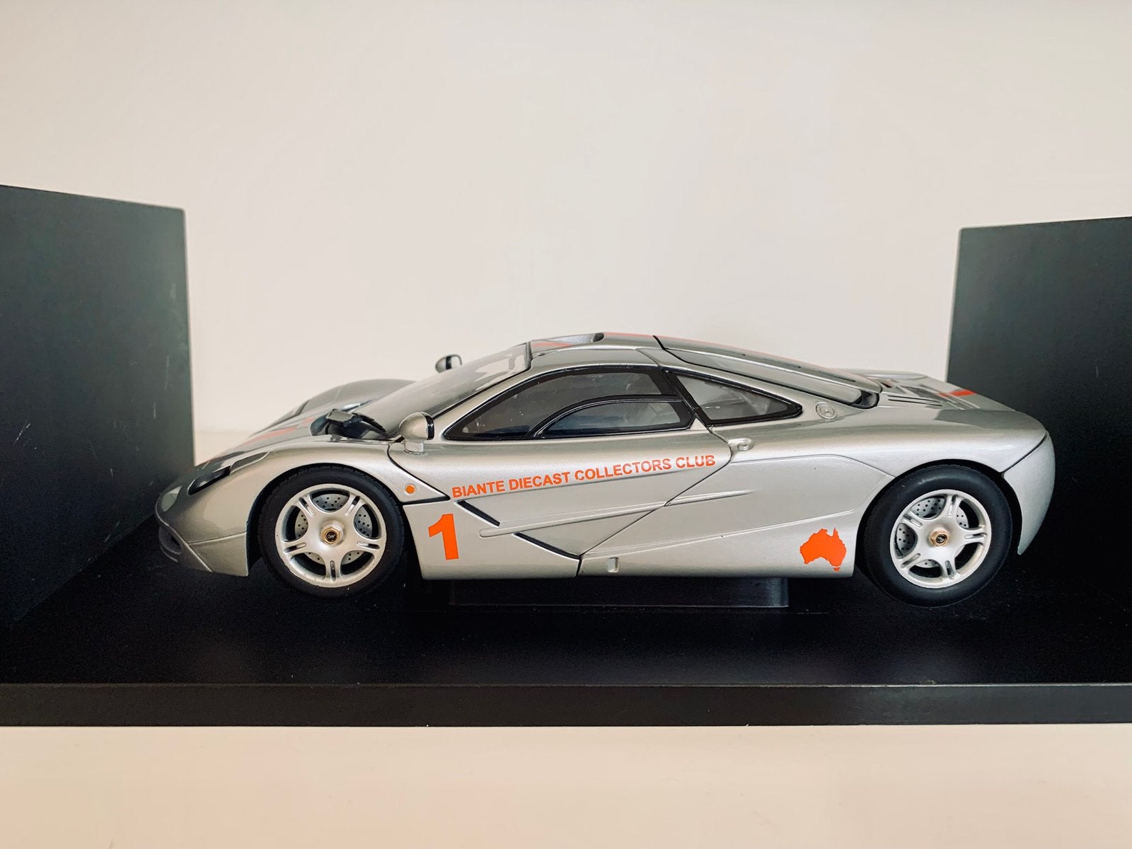UT Models 1:18 McLaren F1 BDCC  Zeldzame uitvoering, Hobby en Vrije tijd, Ophalen of Verzenden, Zo goed als nieuw, UT Models
