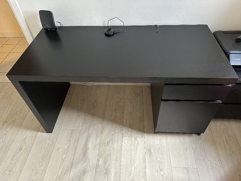 bureau + kastje + bureaustoel, Ophalen, Zwart, Hout, Zo goed als nieuw