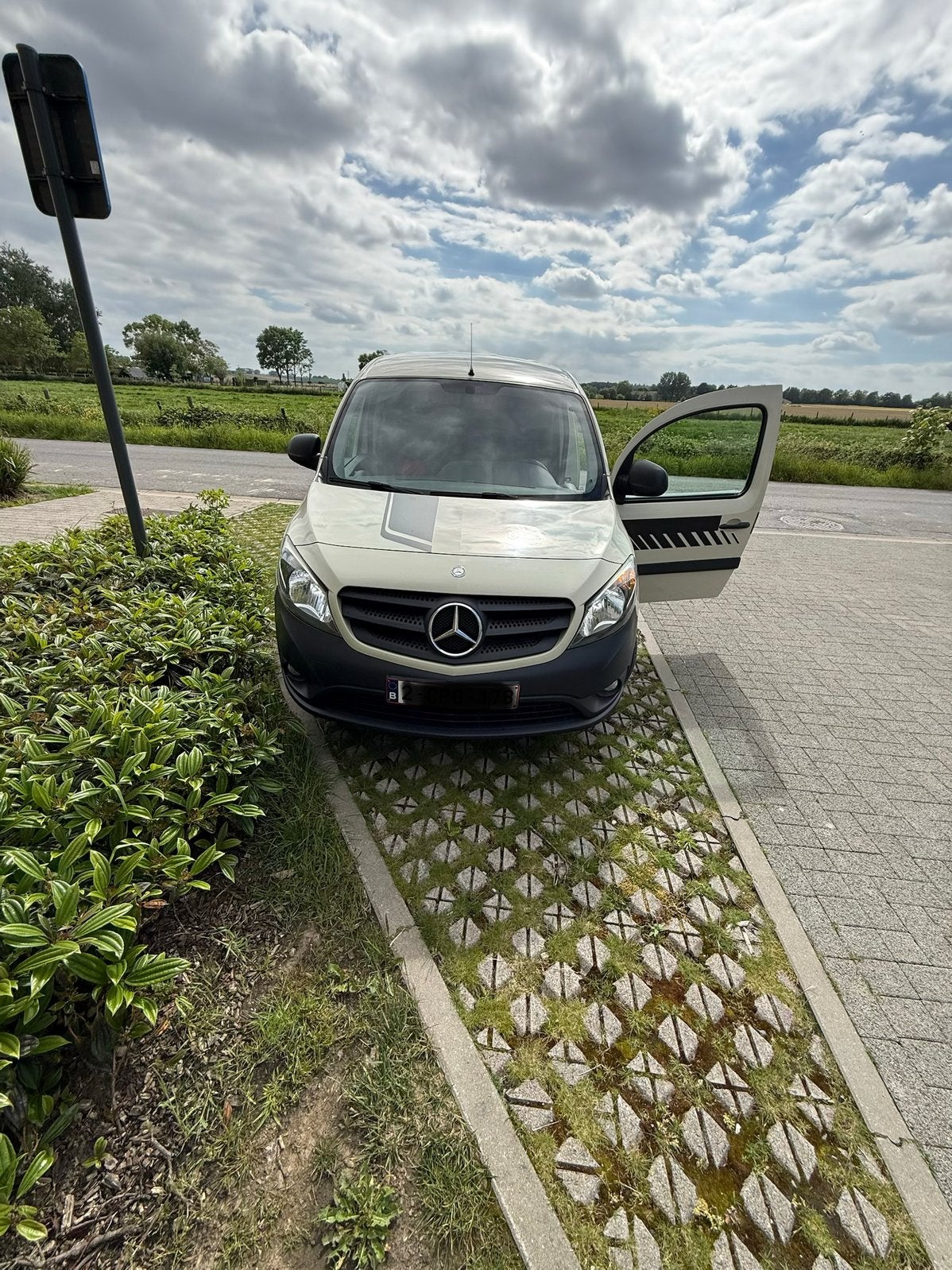 Mercedes Citan bouwjaar 10/2017 €10.000 , 88500km, Auto's, Bestelwagens en Lichte vracht, Stof, Euro 6, Bruin, Mercedes-Benz