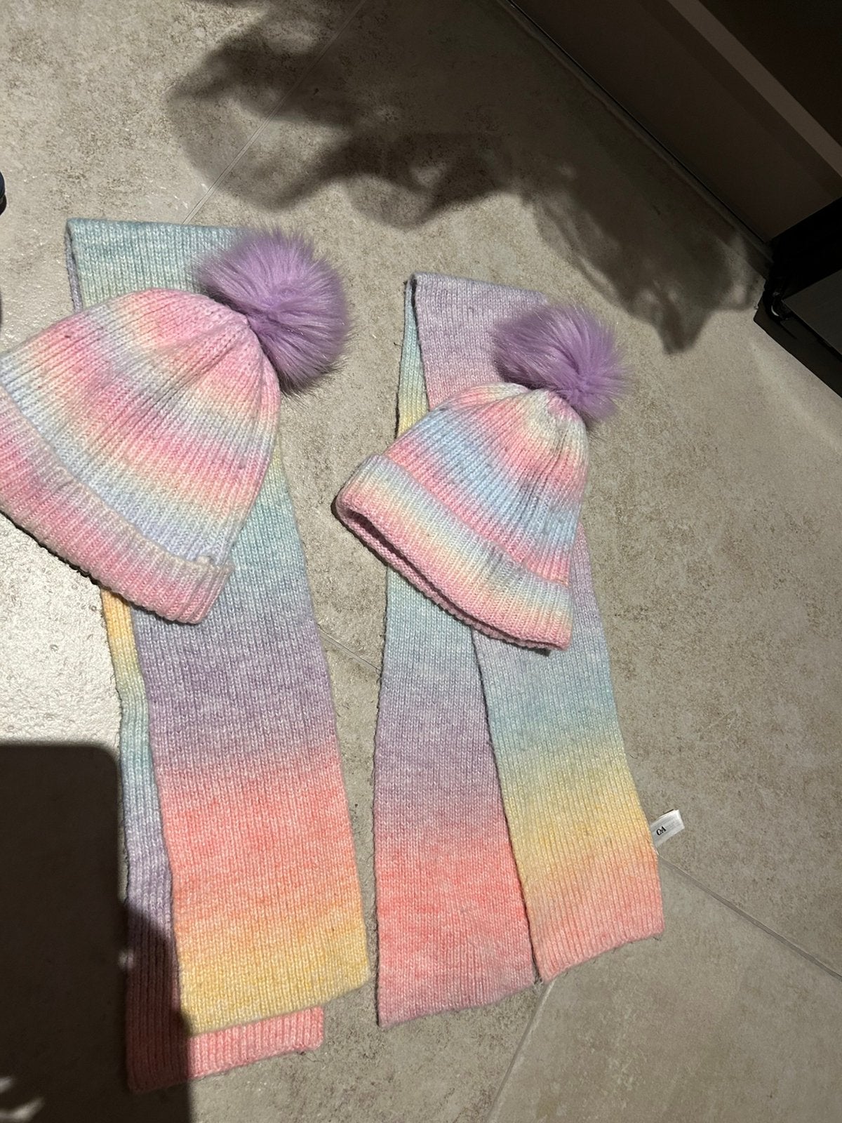 Set muts sjaals, Ophalen, Zo goed als nieuw, Muts