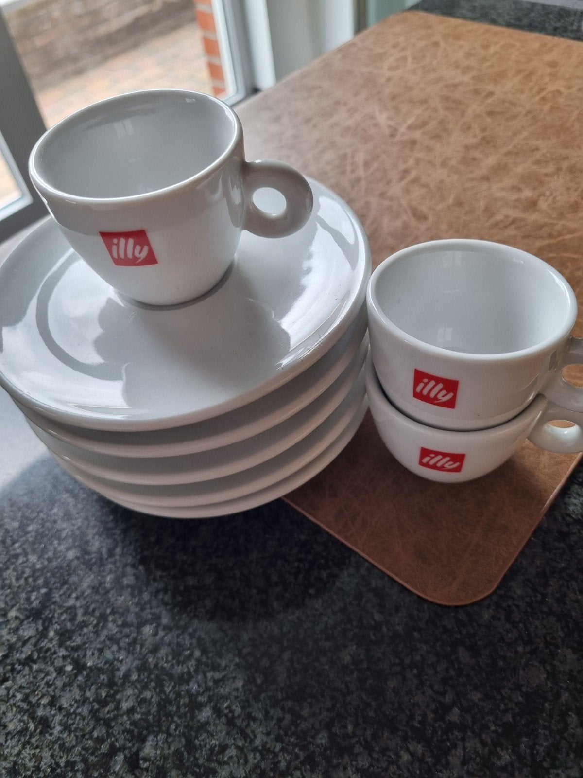 3 + 6 expresso-tasjes: ILLY: zie foto's!!, Huis en Inrichting, Ophalen, Zo goed als nieuw, Illy