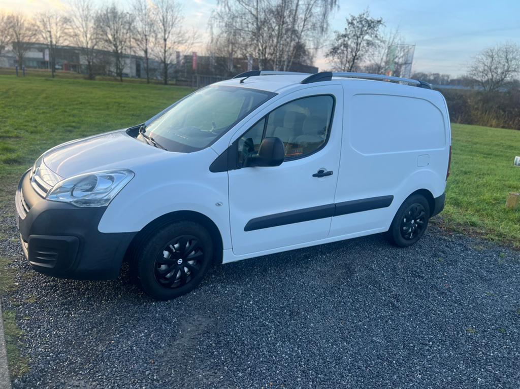 Berlingo lichte vracht, 3zit, euro 6, 100pk!!!, Auto's, Citroën, Stof, Euro 6, Wit, Parkeersensor