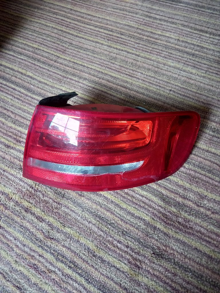 Feu arrière droit Audi A4, Autos : Pièces & Accessoires, Enlèvement ou Envoi, Utilisé, Audi