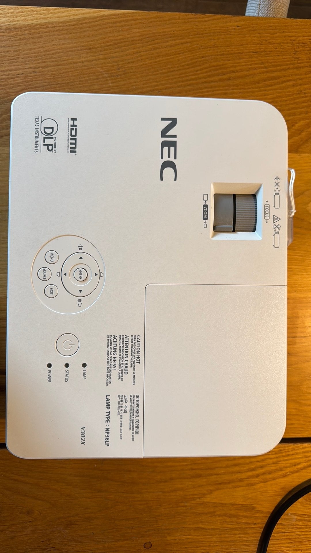Beamer projector NEC V302X - 2 STUKS!!, Ophalen of Verzenden, Zo goed als nieuw