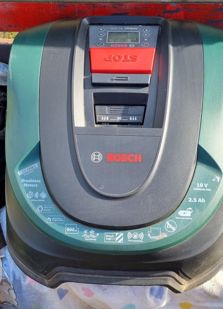 Robotmaaier Bosch Indego S +500 avec garage, Tuin en Terras, Robotmaaiers, Ophalen