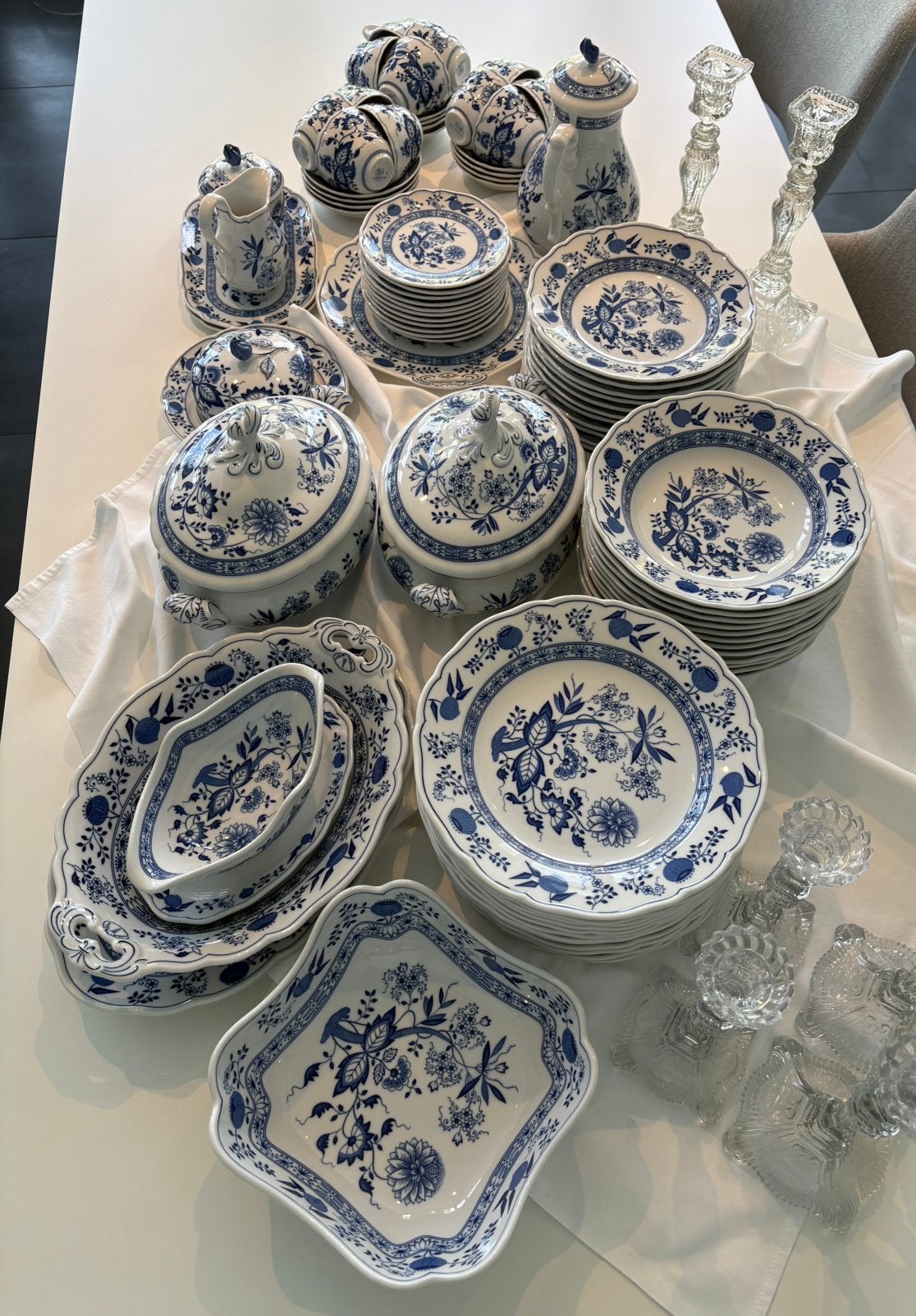 Schitterend 12 delig Hutschenreuther Blue Zwiebelmuster, Antiek en Kunst, Antiek | Servies compleet, Ophalen