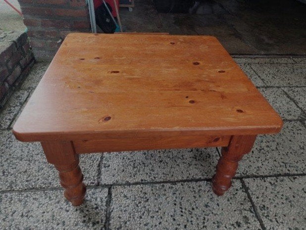 Une table basse robuste en pin massif à vendre, 50 à 100 cm, Carré, Enlèvement, Utilisé