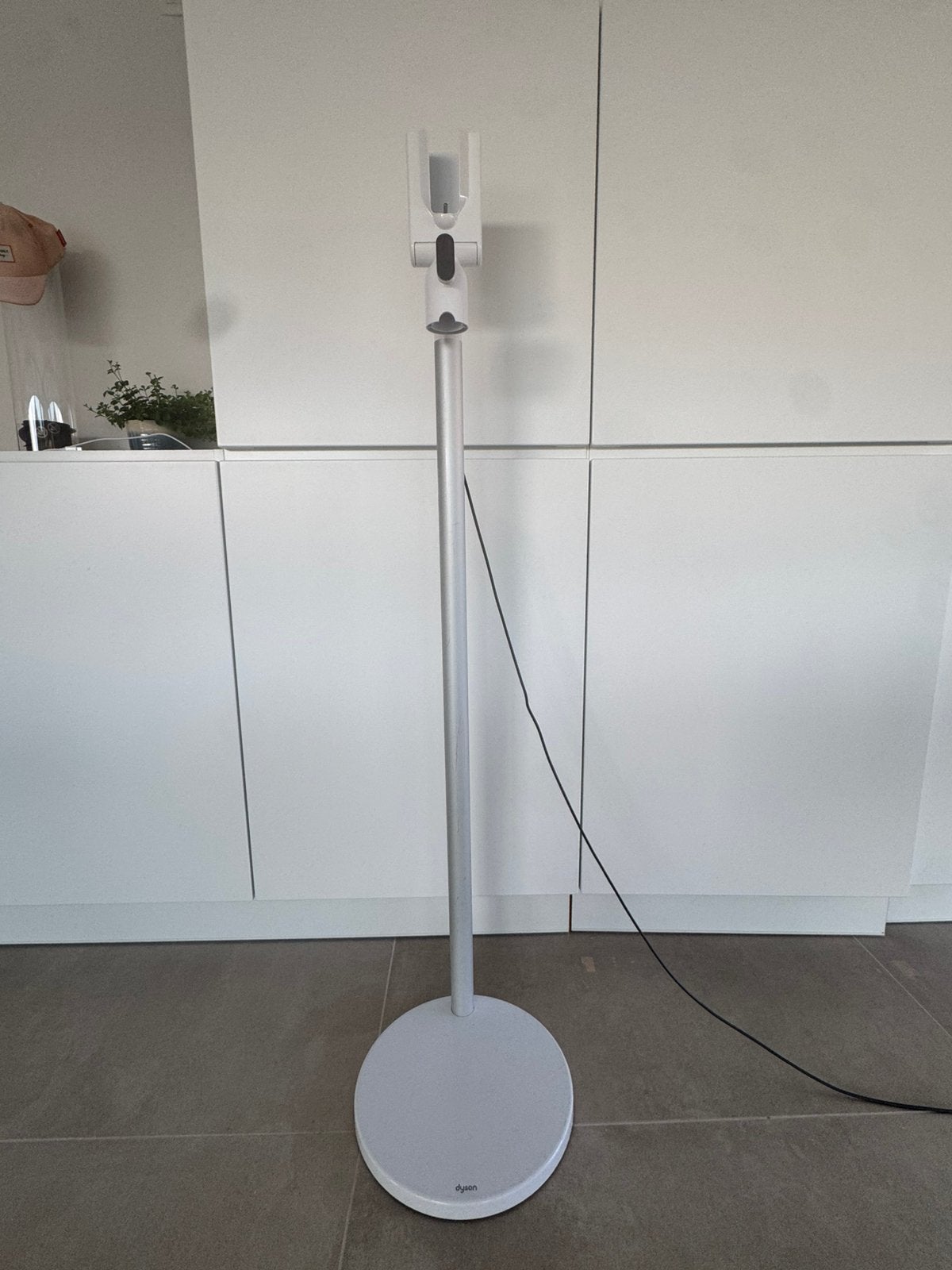 Statuon de recharge pour dyson V11, Electroménager, Enlèvement, Utilisé, Aspirateur balai, Dyson